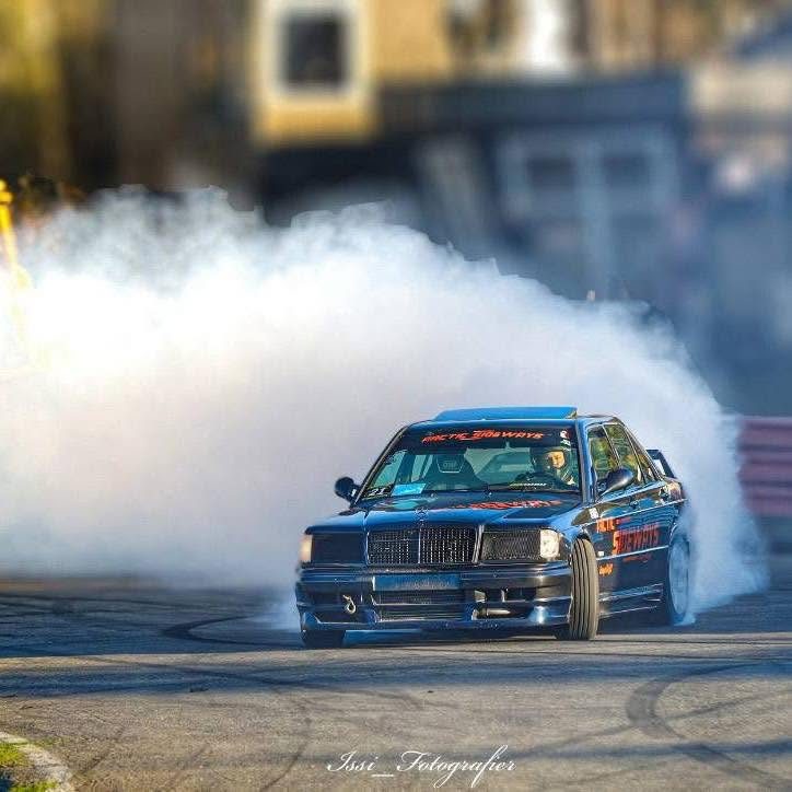 Mercedes 190E i røyk — Arctic Sideways